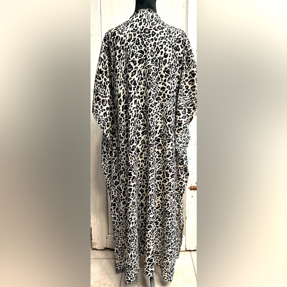 🪭🪭Animal Print Maxi Kimono Cover up🪭🪭 - Picture 4 of 6